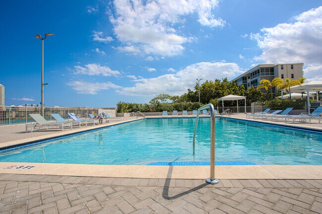 Building Photo - 18021 Biscayne Blvd