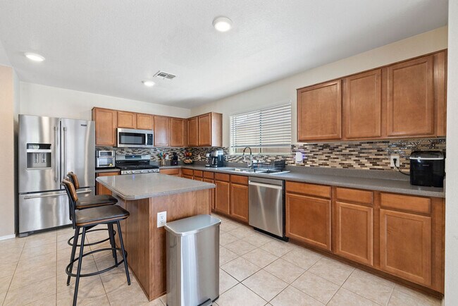 Building Photo - 5840 E Tercel Dr