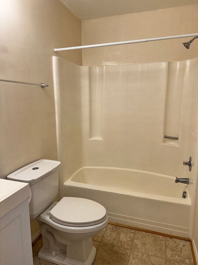 Building Photo - Thalia Station