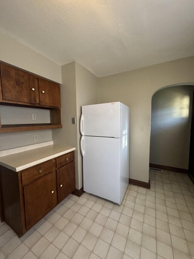 Building Photo - 2 Bedroom, 1 Bathroom Unit in 2nd Street D...