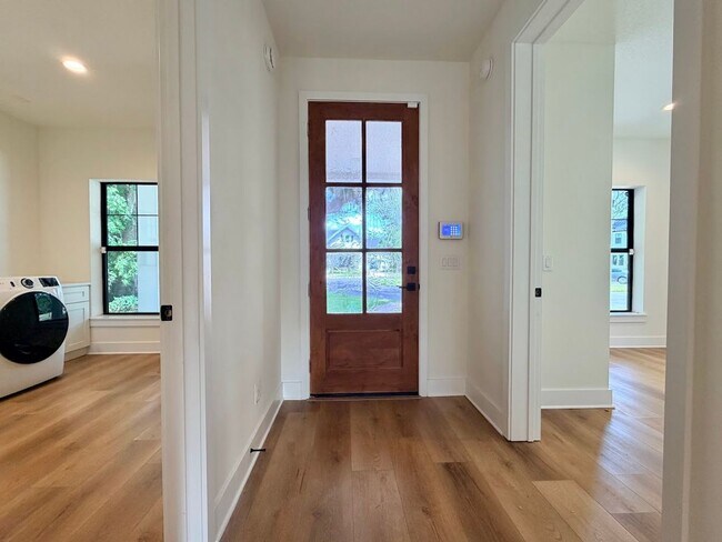 Building Photo - Brand New Custom 5/3.5 Home Steps from Downtown Winter Garden!