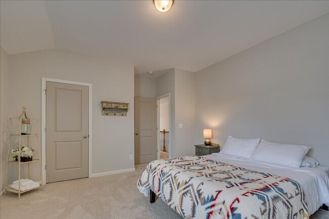 Building Photo - 211 Palisade Rdg