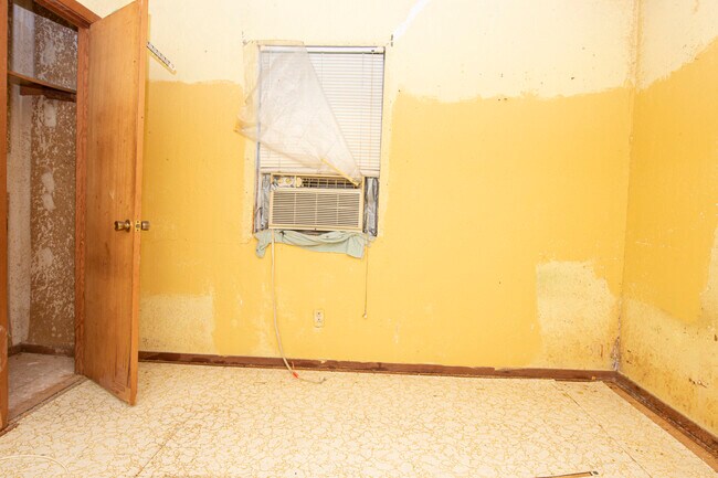 Building Photo - 407 Nugier Ave