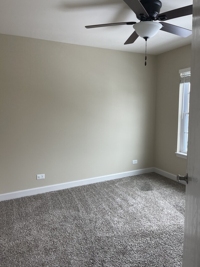 Building Photo - 6 Redbud Ct