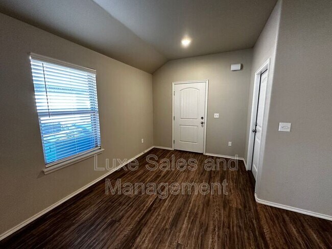Building Photo - 10918 NW 119th St