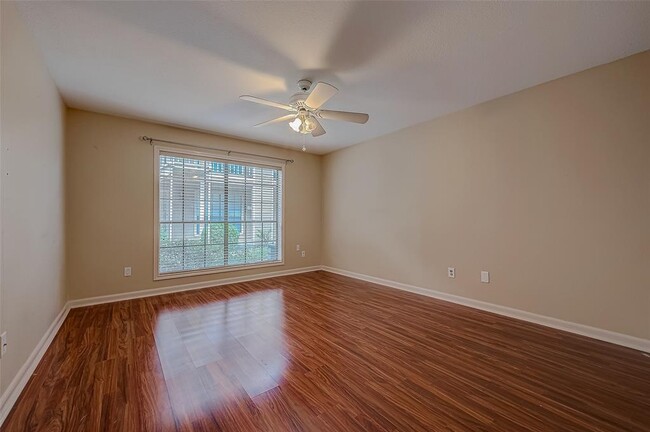 Building Photo - 1311 Antoine Dr