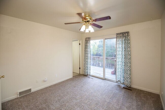 Building Photo - Spacious 4 Bedroom in Mid-Town Fort Collins