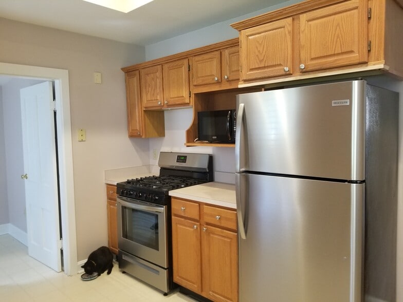 Stainless Fridge and Range - 1056 Highland St