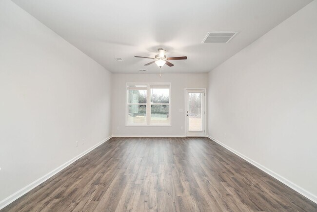 Building Photo - PET FRIENDLY - ENCLOSED FENCE In beautiful Graniteville!  Free Rent promo with qualified lease!!