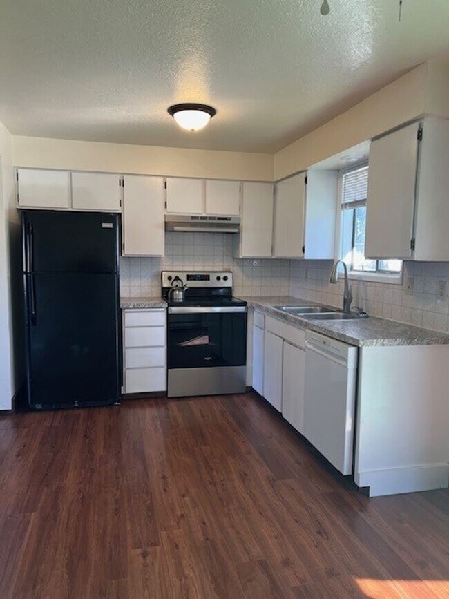 Building Photo - 15102-15104 E Rich Ave