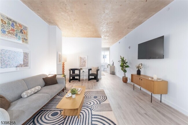 Building Photo - 10 Commerce Ct