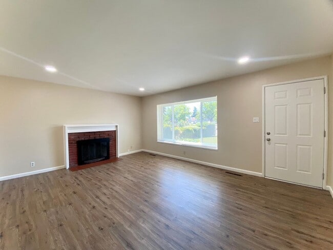 Building Photo - Lovely 4-bedroom home in Fremont – Sundale Neighborhood!