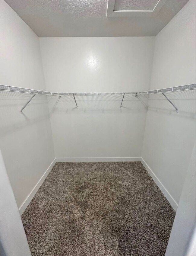 Building Photo - ? For Rent: Beautiful 3-Bedroom, 2-Bathroo...
