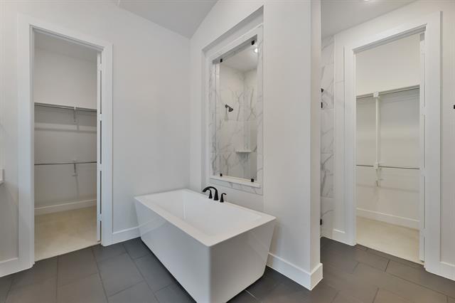 Building Photo - 545 Goose Lake Dr