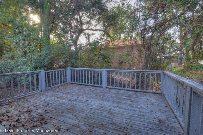 Building Photo - Spanish Fort Duplex Side B 2/1 with Bonus Room