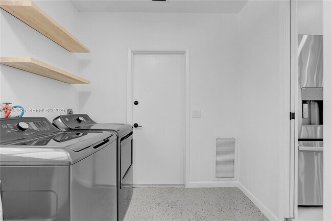 Building Photo - 9125 SE Karin St