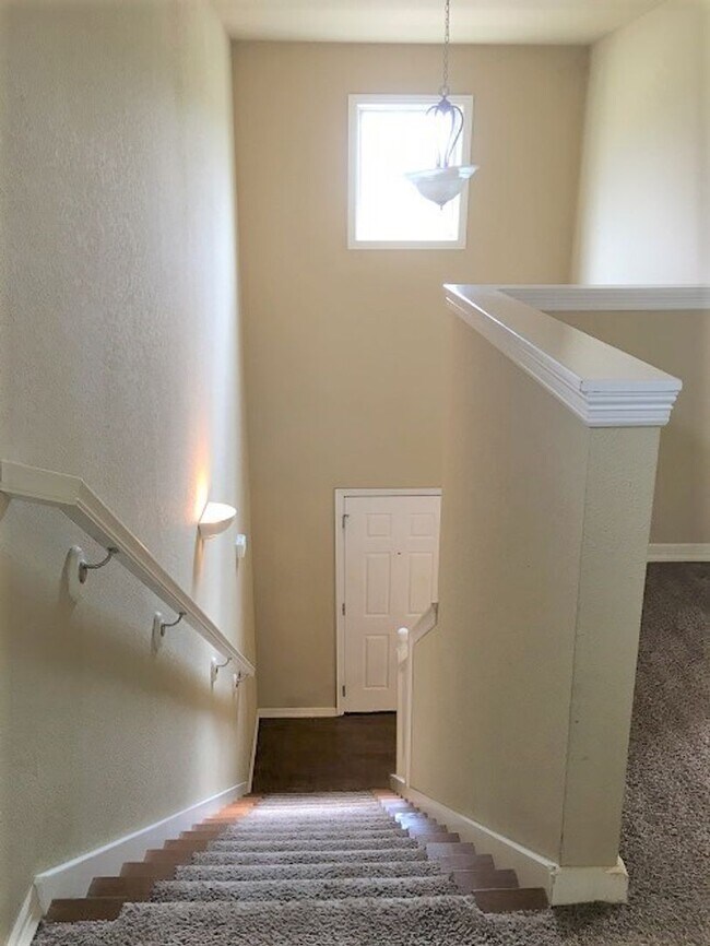 Building Photo - BEAUTIFUL HOME IN GREAT LOCATION!