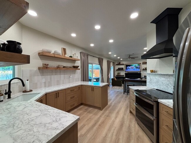 Building Photo - 879 Fall River Trail