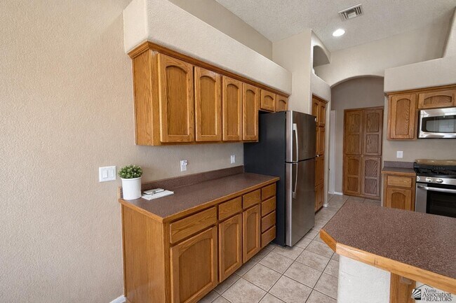 Building Photo - 10745 E 38th Ln