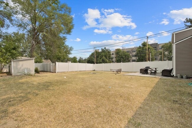 Building Photo - 1701 Avenue C