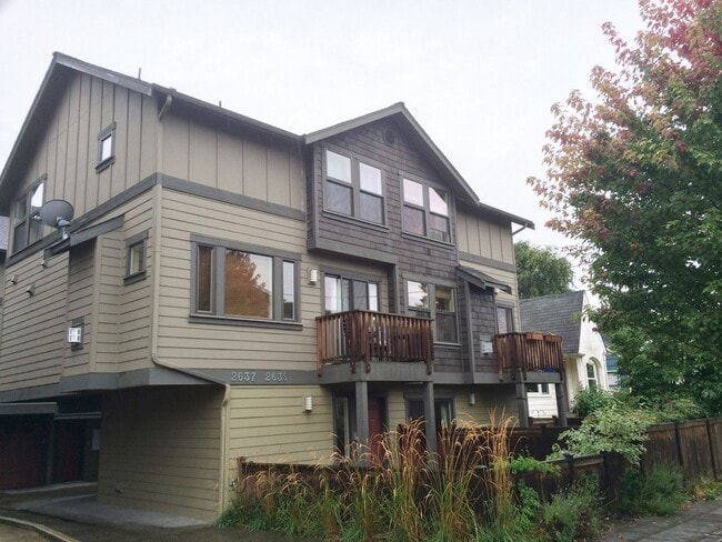 Building Photo - 3bd/2.25ba Seattle Home