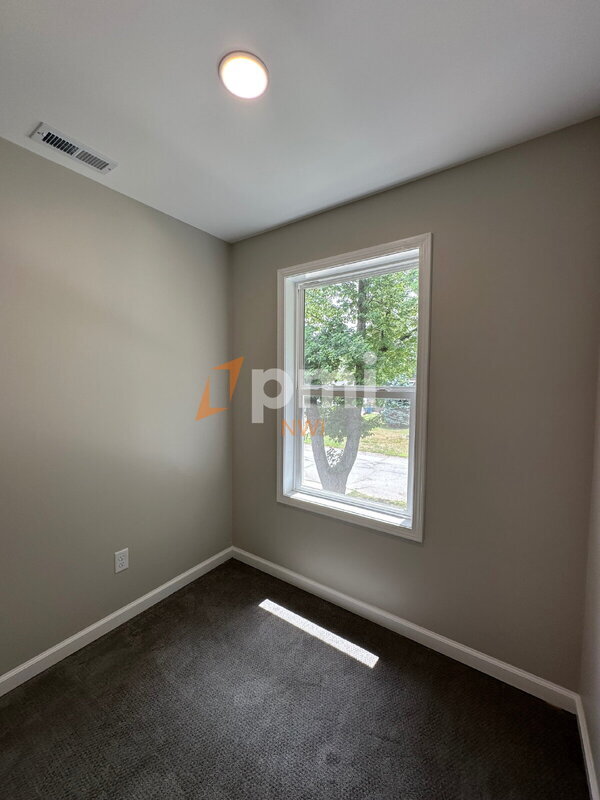 Building Photo - 397 Briarwood Dr