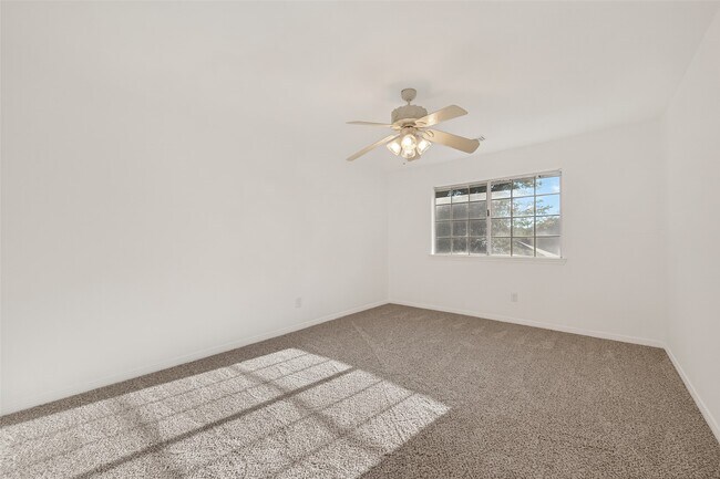 Building Photo - 2627 Double Lake Dr