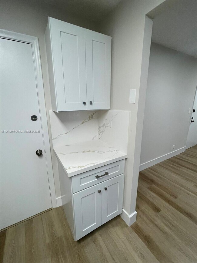 Building Photo - 8107 SW 72nd Ave