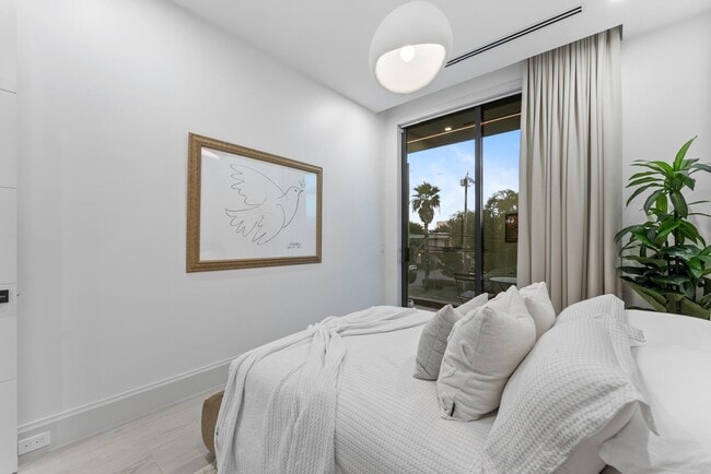 Building Photo - 220 S Swinton Ave