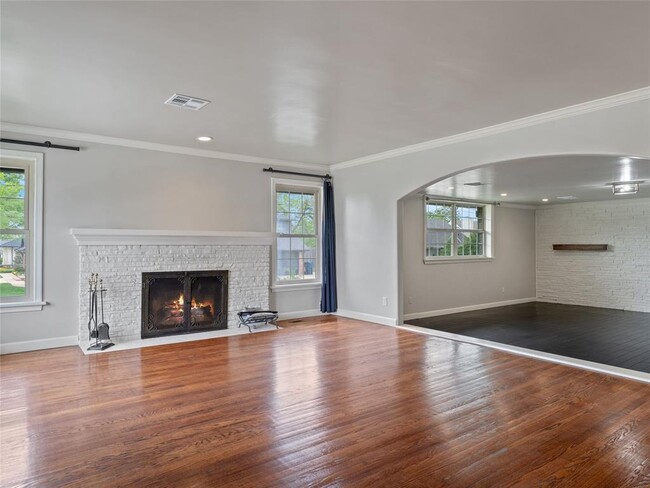Building Photo - 1835 Drakestone Ave