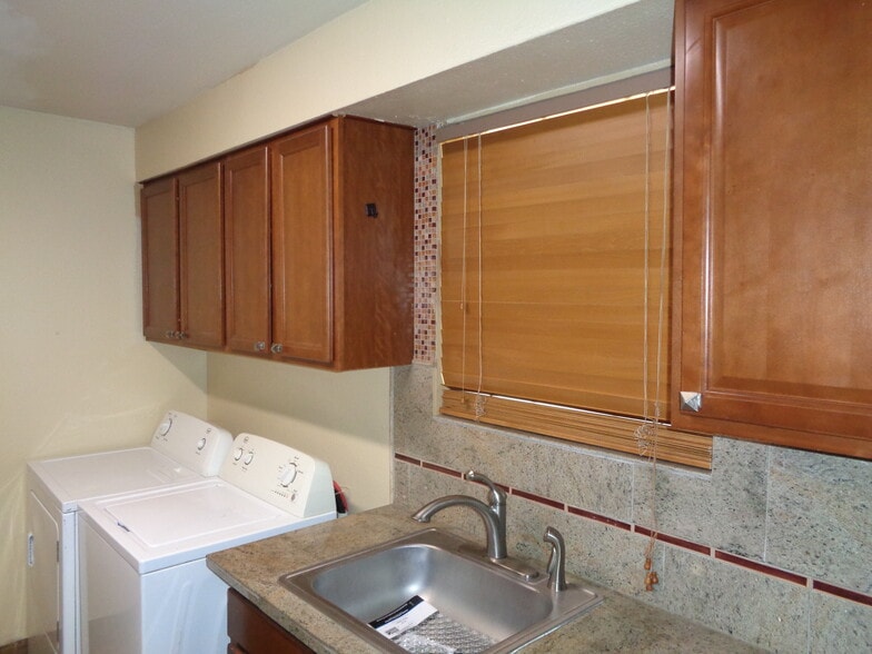 Building Photo - 676 Jennifer Jean Dr