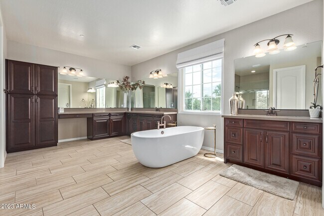 Building Photo - 2931 Madison Vistas Dr