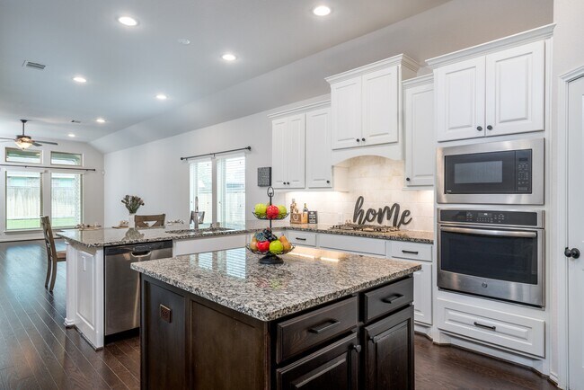 Building Photo - 15518 Lake Meridian Dr