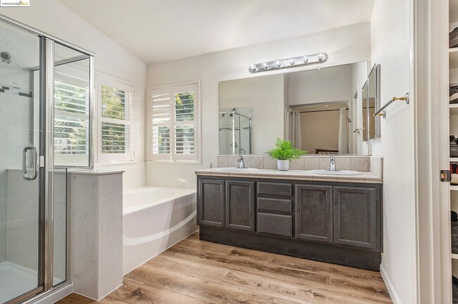 Building Photo - 1522 Coventry Dr