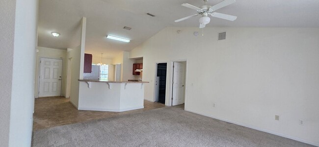 Building Photo - Single Family Home in Grandview