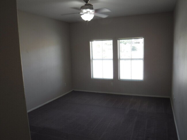 Building Photo - 1500 SQUARE FEET, 2 BED, 2 BATH AND 2 CAR GARAGE