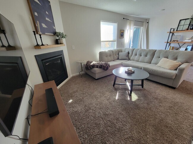 Building Photo - Furnished- Short term lease - Townhome in ...