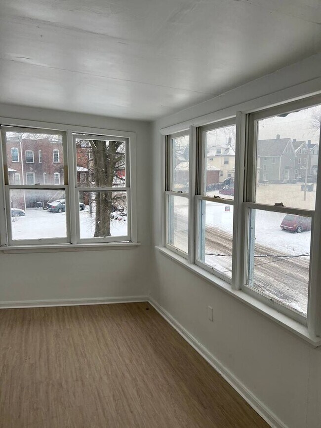 Building Photo - 853 E 155th St