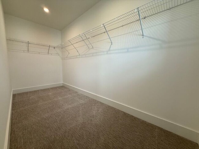 Building Photo - 3BR/3.5BA 3-Story Townhome w/ Quartz + W/D in Decatur