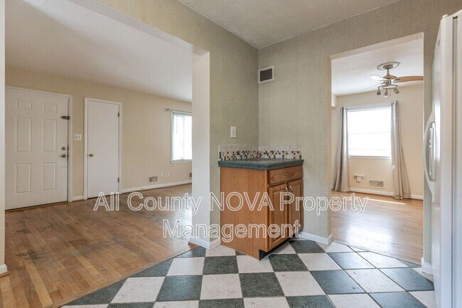 Building Photo - 4141 21st Rd N