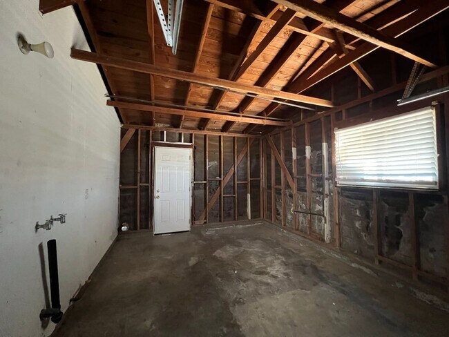 Building Photo - Beautifully Remodeled Home