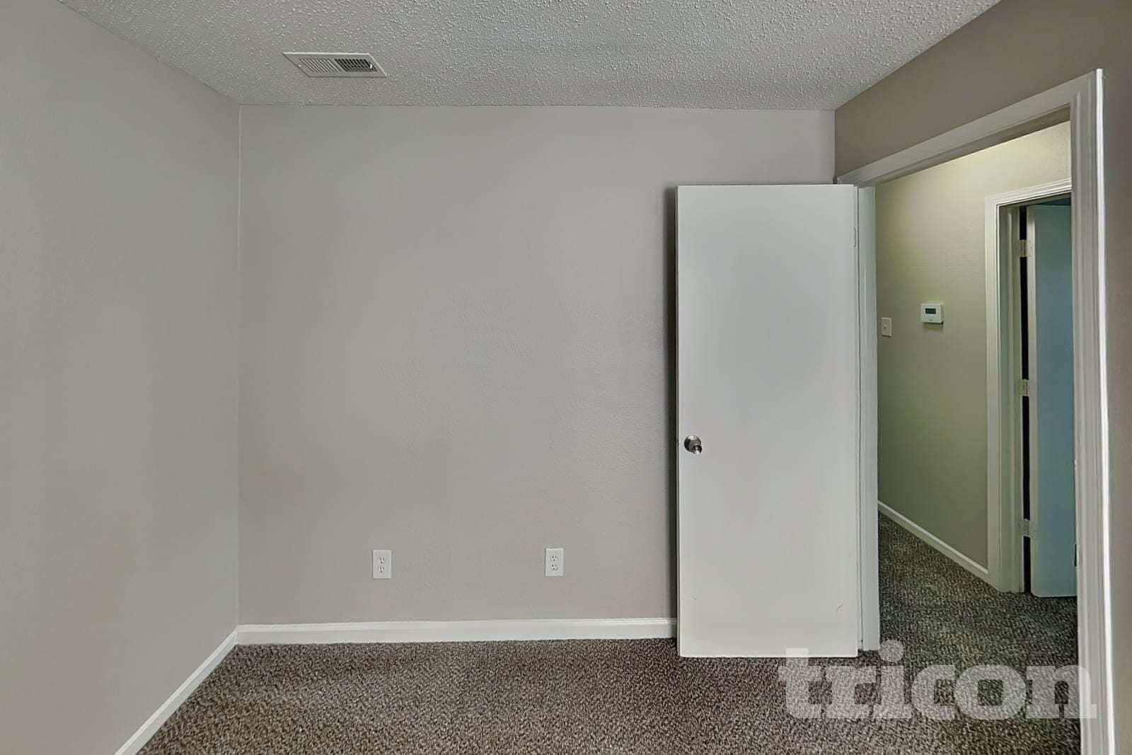 Building Photo - 2869 Ludwig Dr