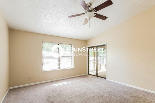 Building Photo - 3 Bedroom Pet-Friendly Home in Indianapolis, IN with Main Street Renewal