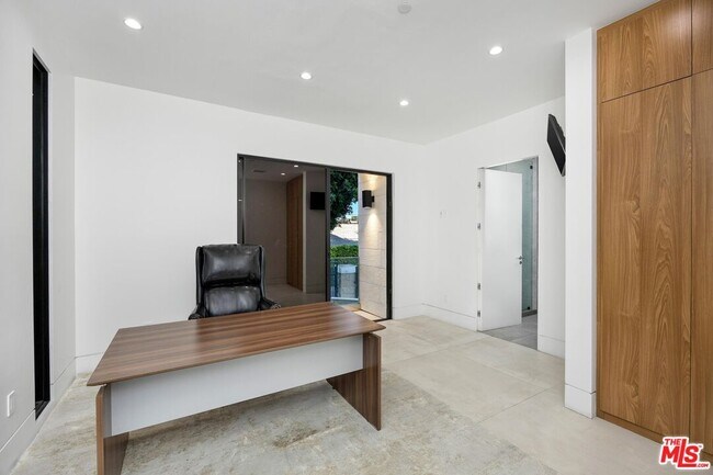 Building Photo - 3911 Cody Rd