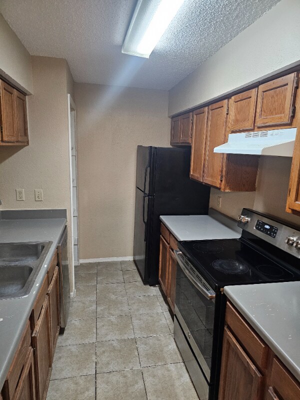 Building Photo - 9605 Walnut St