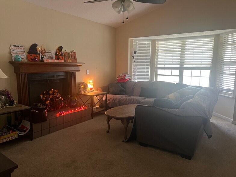 livingroom with baywindow - 6436 Long Timber Dr