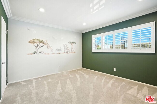 Building Photo - 15248 Dickens St