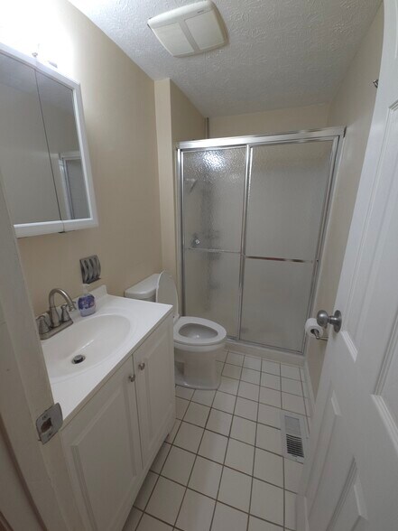 Master Bath (Shower Only) - 7618 Thames Ct
