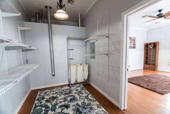 Building Photo - 407 N Moody St