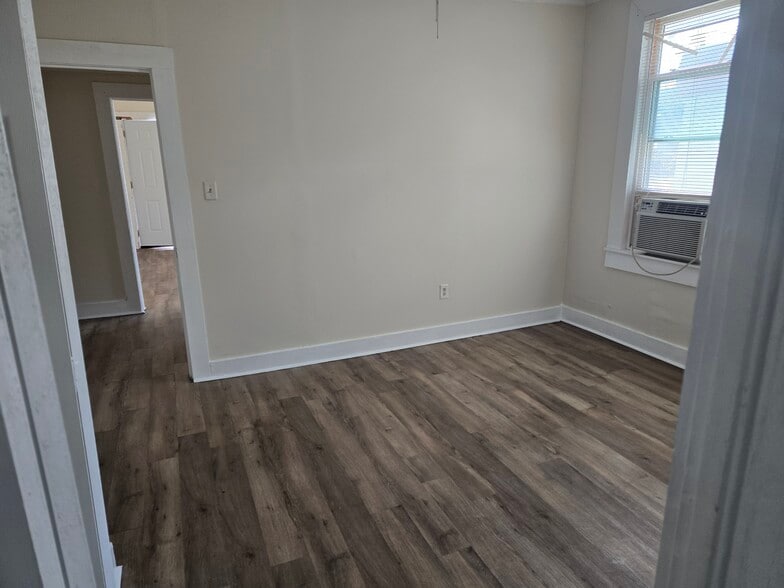 Building Photo - 1912 Leland St